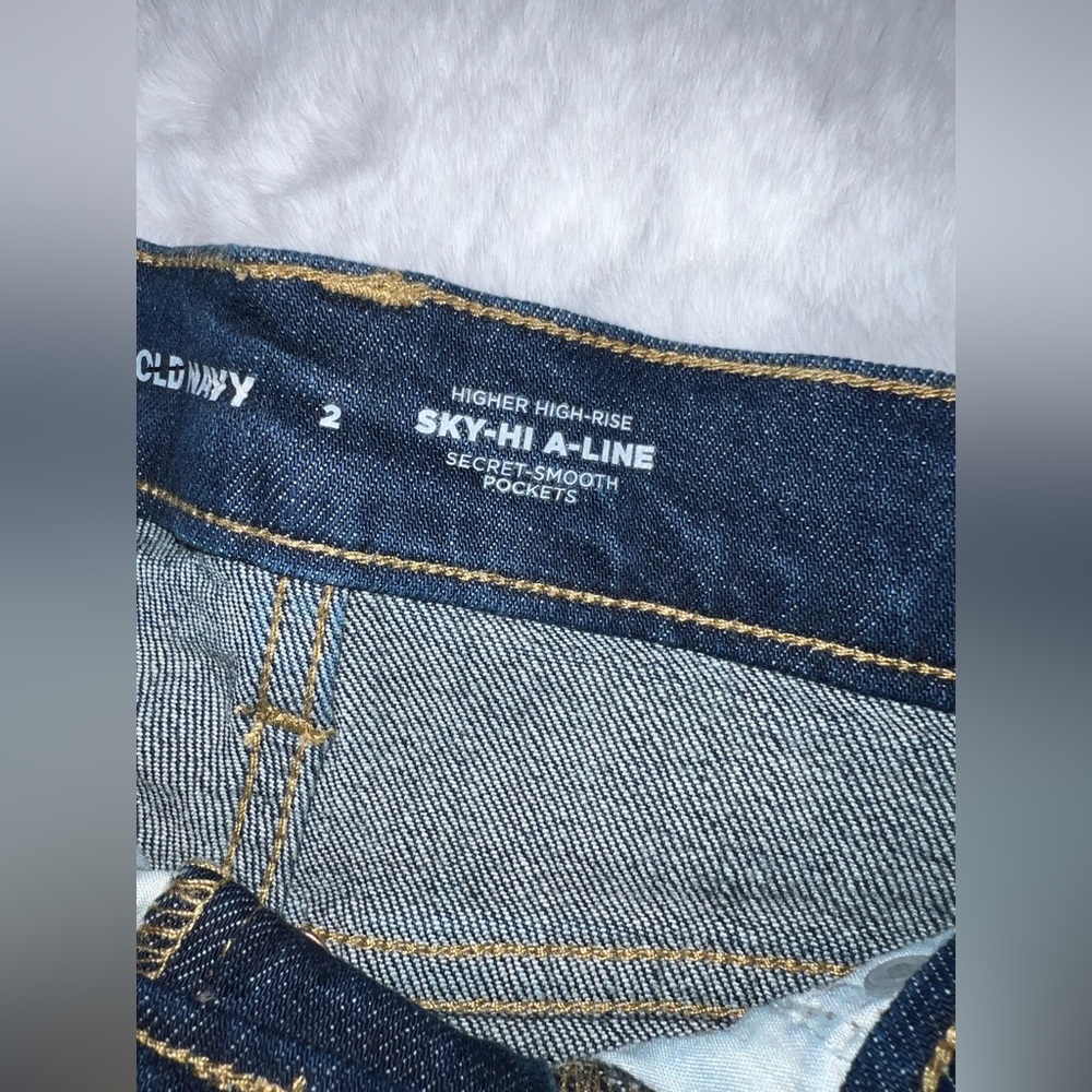 4/$10 Bundle Sale: NWOT Old Navy Sky-Hi A-Line Cut-Off Denim Shorts - Picture 3 of 4
